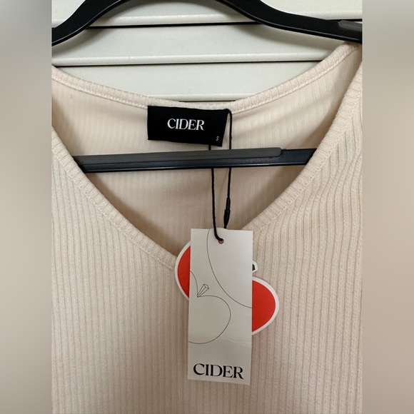 Cider V-neck Short Sleeve Tee & Knotted Wide Leg Pants Set Size Small - Picture 7 of 7